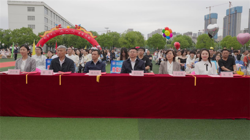 礼赞十八 逐梦远航——湖北信息工程学校举行2026届成人礼仪式